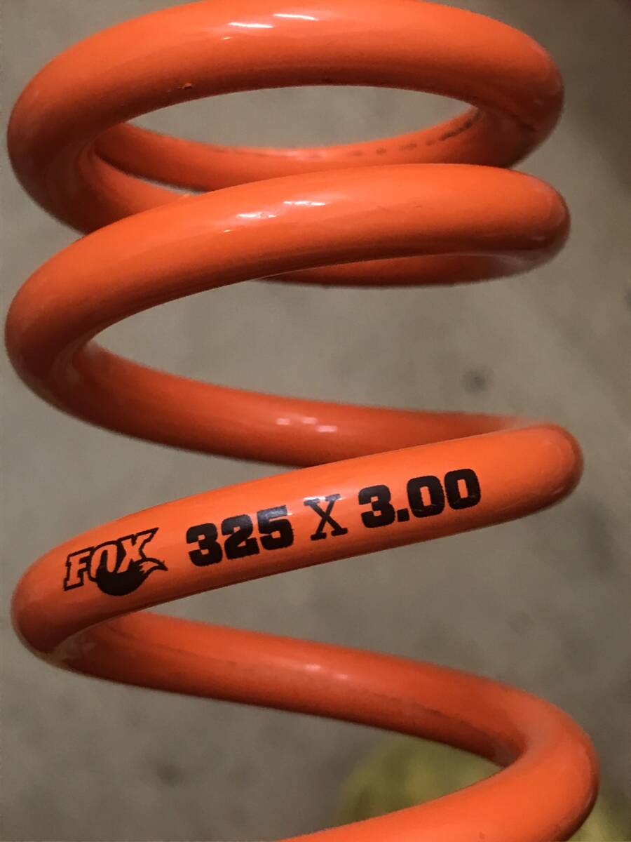 Fox SLS (Super Light Steel) 超軽量コイルスプリング 325 x 3.0、チタン製より軽い重量 280g！2.75 ショックにも使用可_画像2