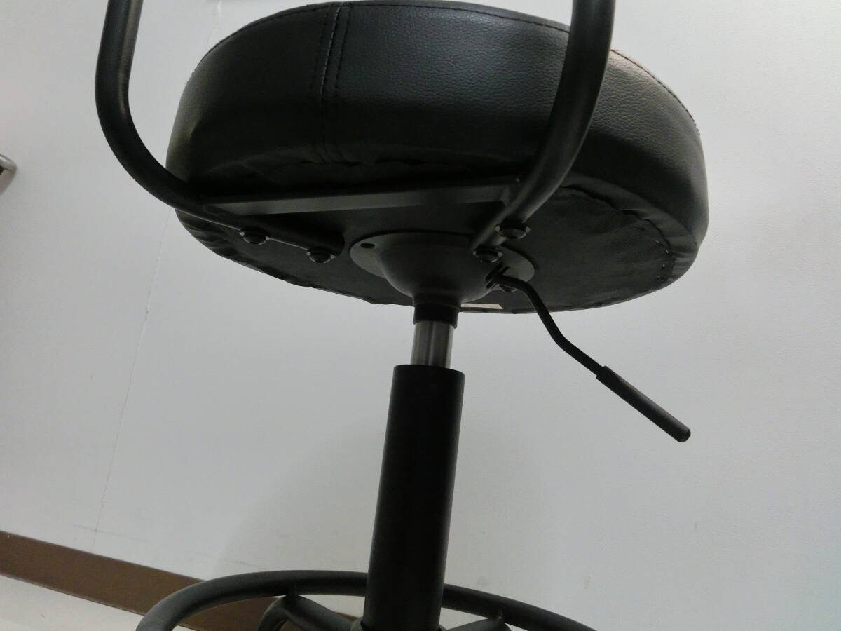 ♪♪【6E10①e】カウンターチェア サロンチェア ワークチェア スツール 丸椅子 昇降回転 PUレザー キャスター ブラック 良品♪♪の画像9