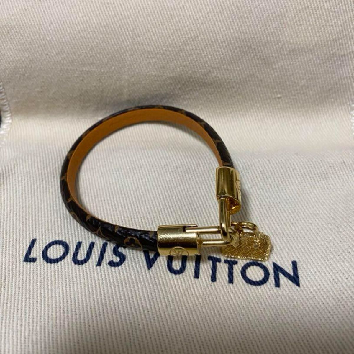 LOUIS VUITTON  ブレスレット　バングル　アルマM6220モノグラム