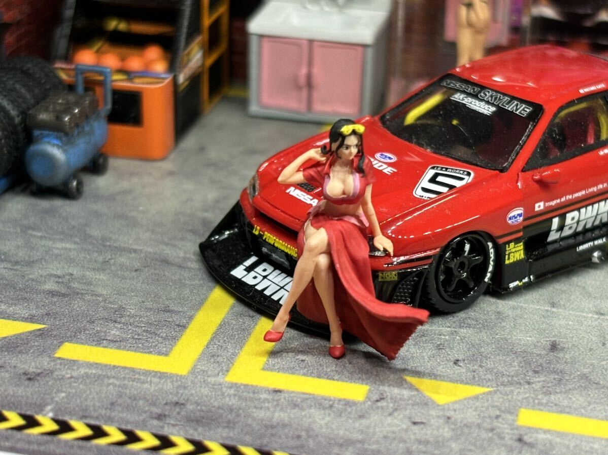 1:64　セクシー美女　ボイン　巨乳　イベントガール　フィギュア　トミカサイズ　ジオラマ　MINI GT LBWK 日本未発売ミニカー MATTEL_画像2