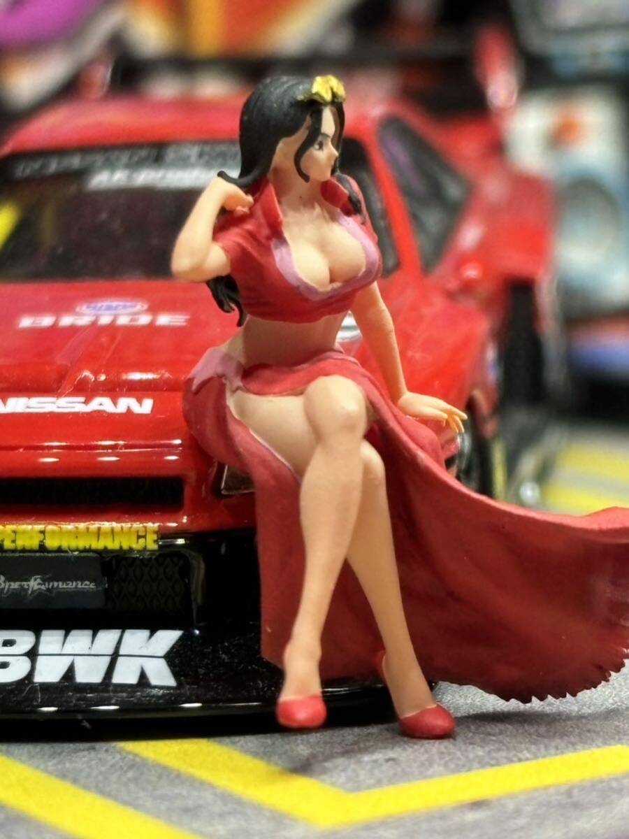 1:64　セクシー美女　ボイン　巨乳　イベントガール　フィギュア　トミカサイズ　ジオラマ　MINI GT LBWK 日本未発売ミニカー MATTEL_画像5