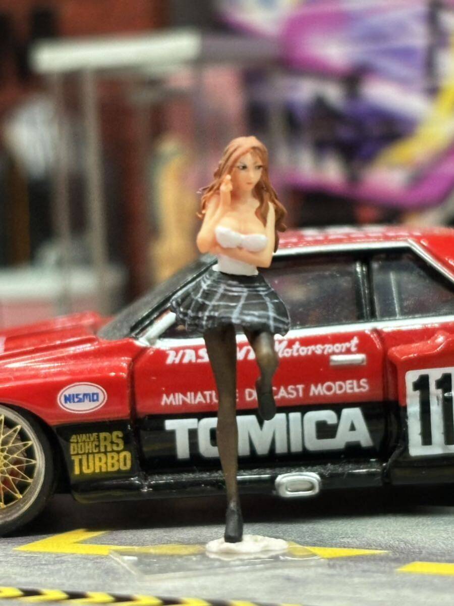 1/64　グラビア撮影　美脚　セクシー　フィギュア　ミニスカート　精密塗装　トミカサイズ　ジオラマ　MINI GT LBWK 日本未発売　ミニカー _画像9