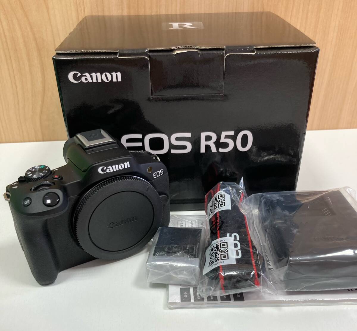 【5388】Canon キャノン デジタルカメラ EOS R50 (ブラック)_画像1