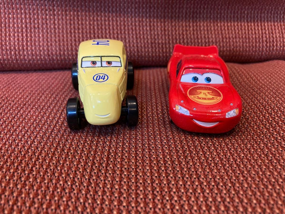 マテルのRoad Trip Lightning McQueenとGearsten Marshallです。