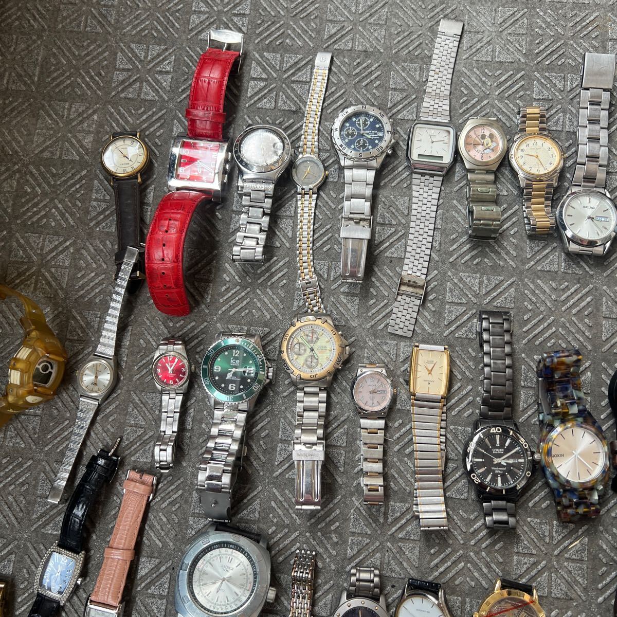 大量 セイコー、シチズンなど、自動巻き、懐中時計等 腕時計 まとめ売り　約65個　ジャンク品_画像2