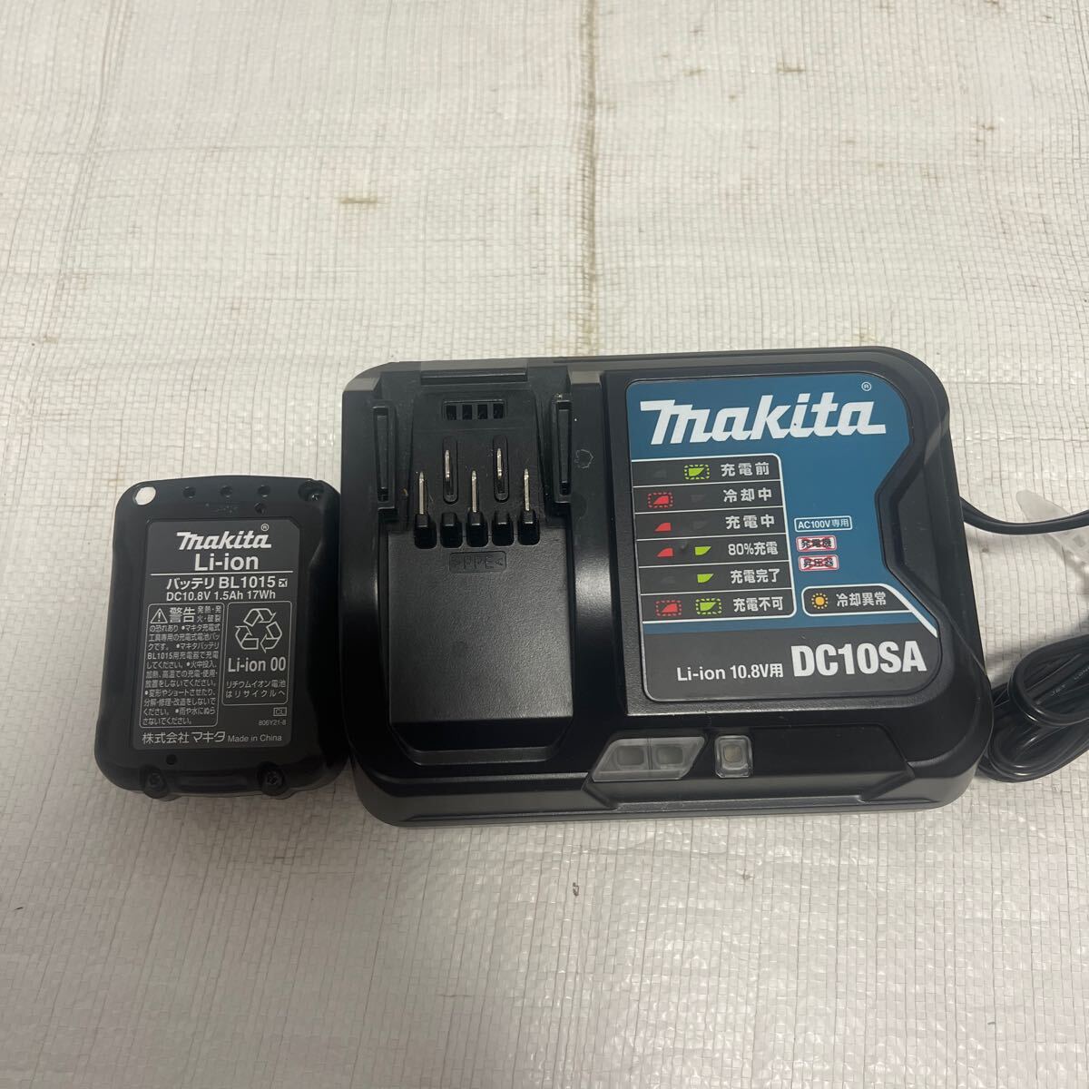 makita マキタ リチウムイオンバッテリー 10.8V BL1015 、充電器 DC10SA セット　動作品_画像3