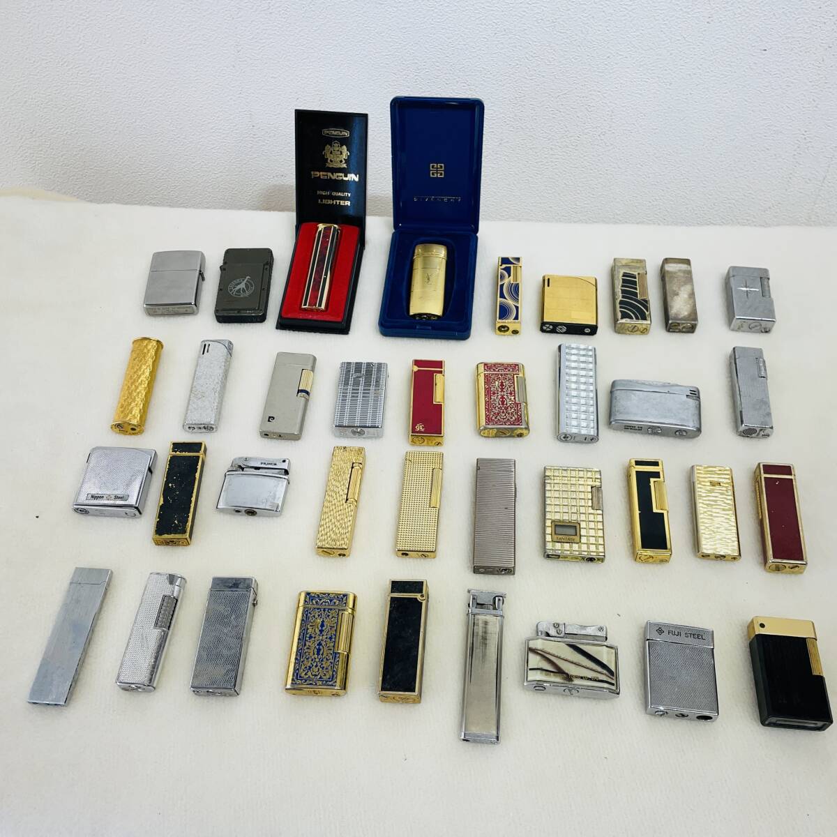 ガス オイル ライター まとめ ・ＹＳＬ ・pierre cardin ・ZIPPO ・PENGIN ・MARKMAN 37個  レトロ 総重量約2.5㎏ＸＺ2975の画像1