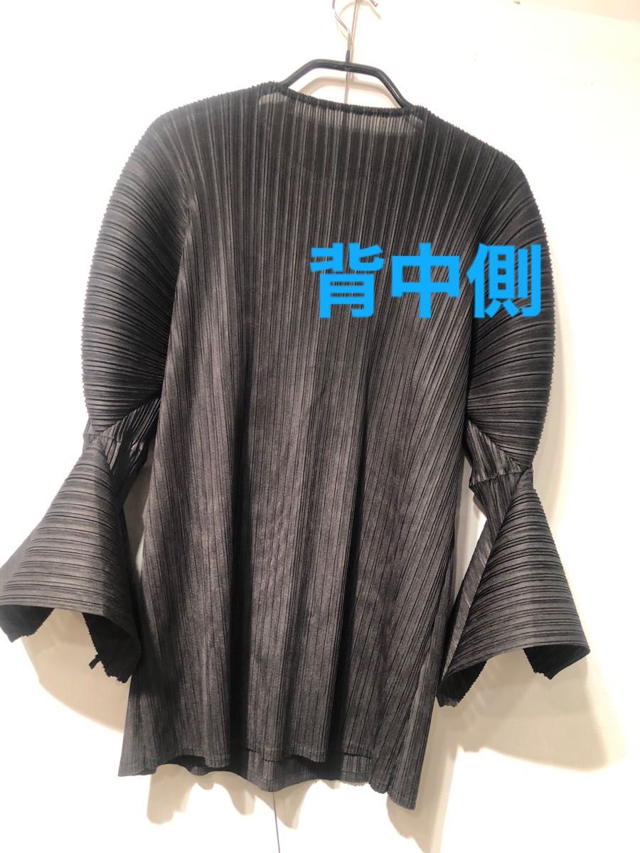 新品 プリーツトップス カットソーブラウスISSEY 黒 イッセイ 新品 プリーツトップス カットソーブラウスISSEY 黒 イッセイ
