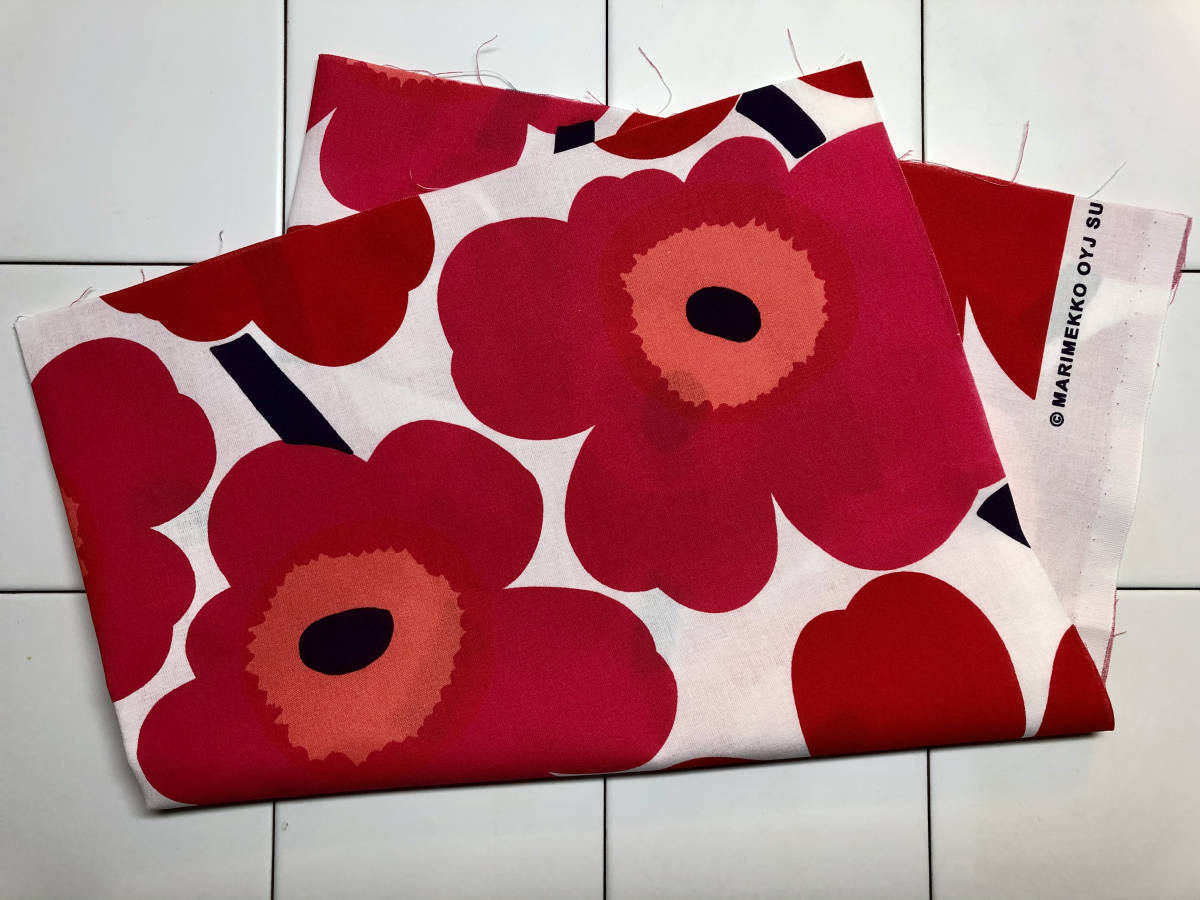 marimekko　ハーフカットクロス／はぎれ　ピエニウニッコ　ホワイト×レッド　68×50cm　マリメッコ_画像2