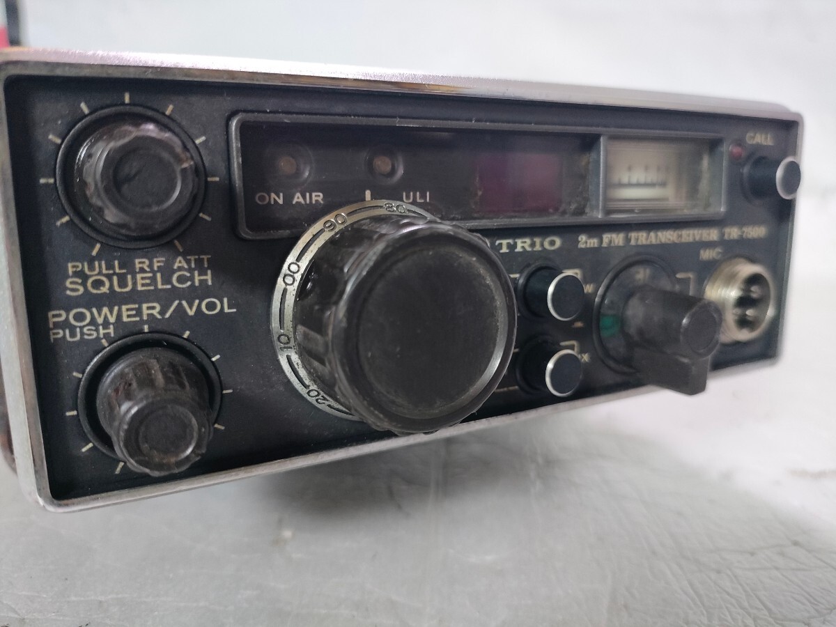 管33(希少レトロ、中古現状、即発送)TRIO　トリオ　FM TRANSCEIVER　トランシーバー　TR-7500　無線機　固定金具有り_画像3