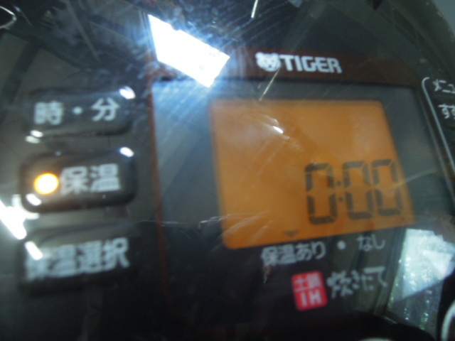 (TS) タイガー 土鍋IH炊飯ジャー 　炊飯器 　5.5合炊き J　KN-10BK　 2014年製 　ジャンク_画像2
