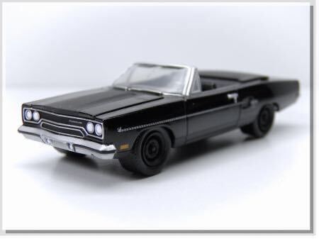 絶版レア グリーンライト greenlight 1/64 Black Bandit - Series 4 1970 Plymouth Road Runner Convertible プリムス・ロードランナー_画像4