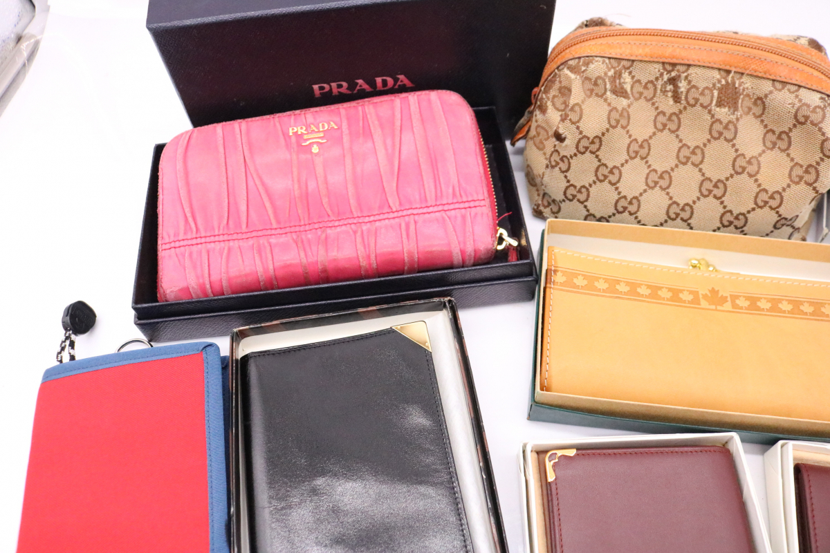[to.] brand small articles . summarize Prada Gucci Dunhill Cartier Louis Vuitton leather purse key case etc. leather AC000DEM20