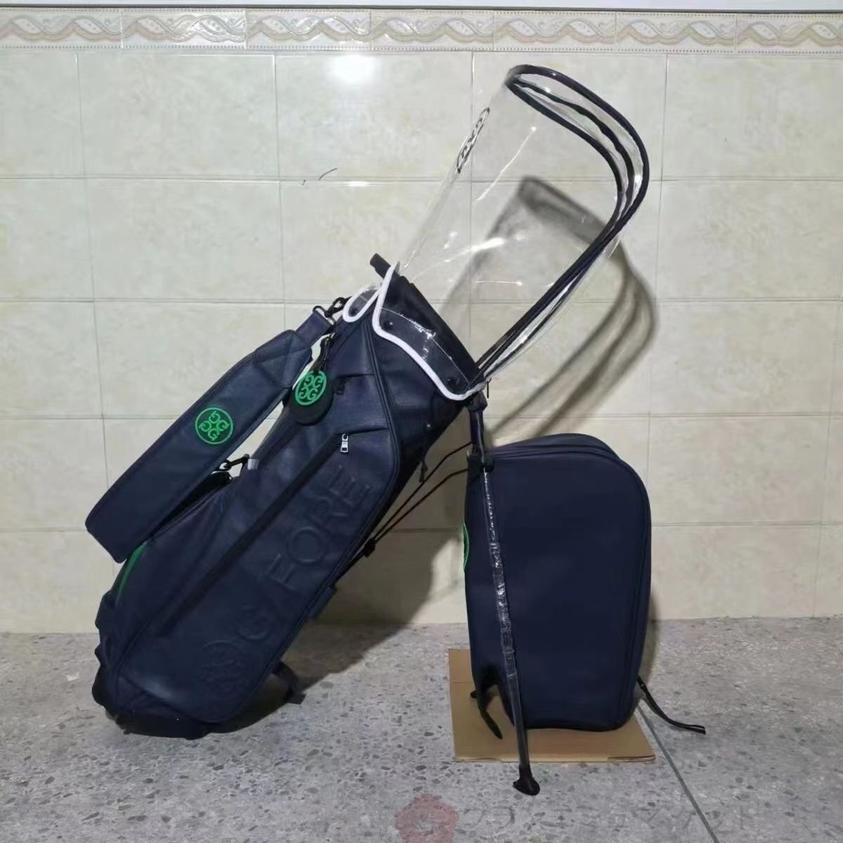 G/4 G/FORE キャディバッグ 9インチ PUレーザー 4kg 新品未使用 G/4 G/FORE キャディバッグ 9インチ PUレーザー 4kg 新品未使用