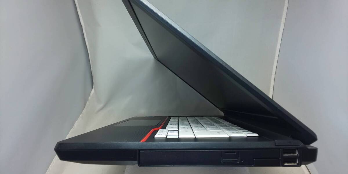 240501 FUJITSU LIFEBOOK A574/M (Core i3-4100M / SSD120GB / メモリ8GB / Bluetooth / Win10)_画像3