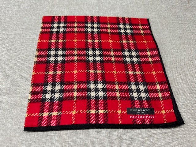 【未使用品】Burberry バーバリー ハンカチ3枚セット ピンクのみサイズ違い (管理番号：049102)の画像3