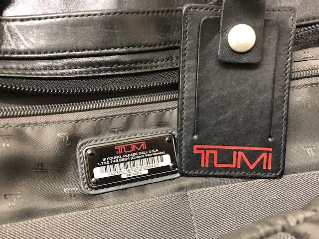 【中古品】TUMI トゥミ レザービジネスバッグ ブラック　ショルダーストラップ付　※一部破れあり (管理番号：049104)_画像7