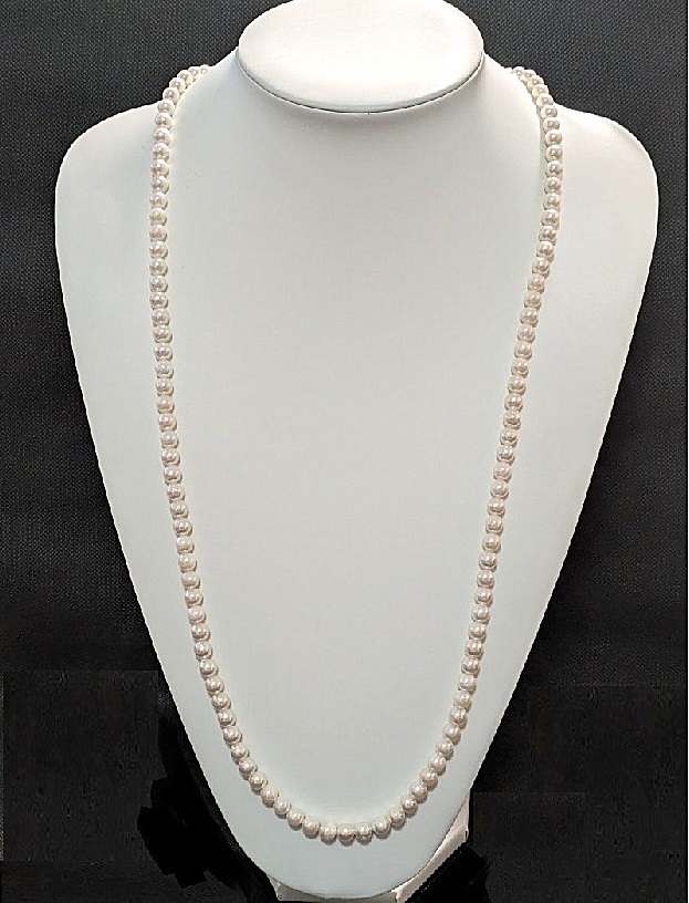 特売　高値のアコヤ真珠　敢えて破格値で特売　 照り巻きの綺麗なあこやパールロングネックレス７ｍｍ前後　８２cm　_画像1