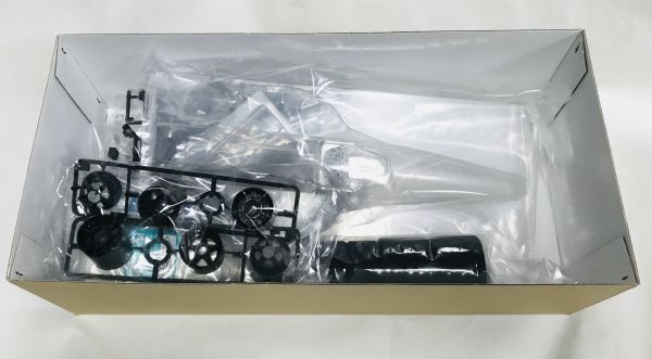 ○ RA101 タミヤ 1/10 電動RCレーシングカー マクラーレン MP4/5B ホンダ　Mclaren HONDA 未組立　F104W 希少！_画像4