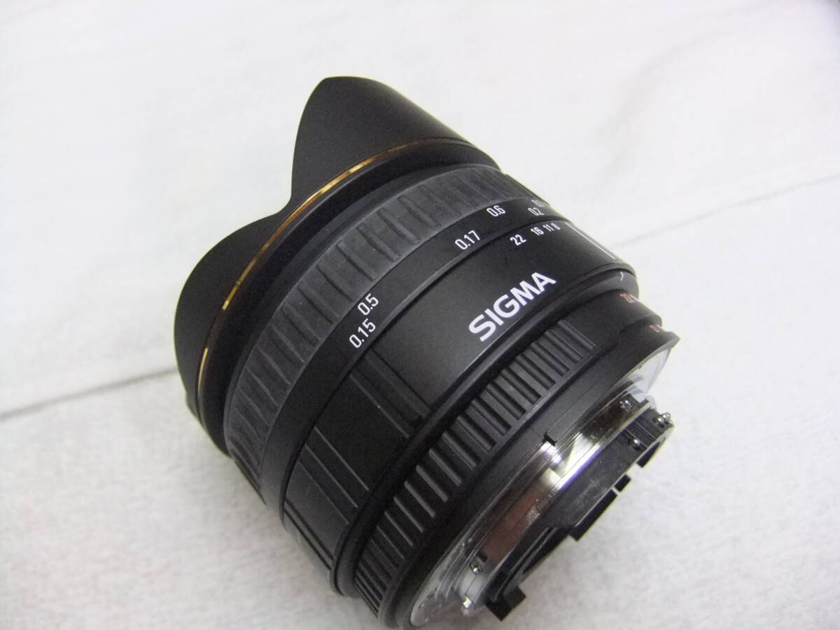 美品 シグマ SIGMA 15mm F2.8 EX DG フィッシュアイ ニコン用 フード,ケース,元箱付 カビ,クモリなし AF動作確認済_画像4