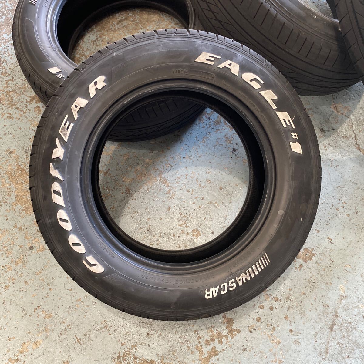 グッドイヤー　GOODYEAR EAGLE#1 ホワイトレター　215/65R16C ハイエース等に　4本セット　中古品_画像5