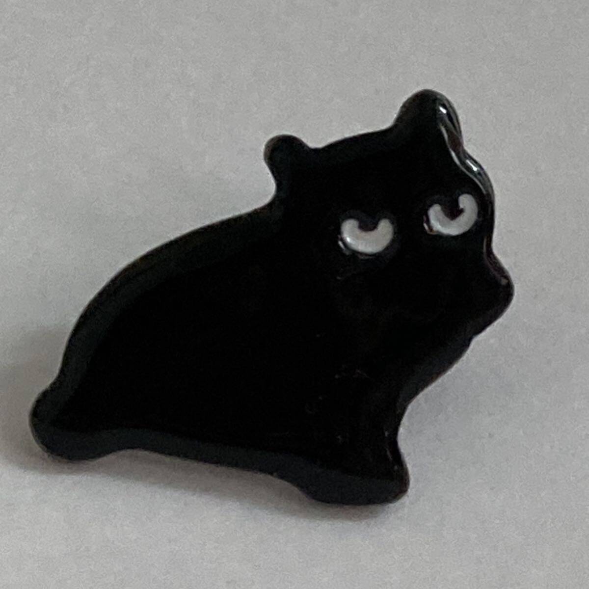 新品 黒猫のブローチ　ミニブローチ　ピンバッジ　ピンブローチ　動物　アニマル 猫 cat かわいい おしゃれ　ねこ　cat_画像2