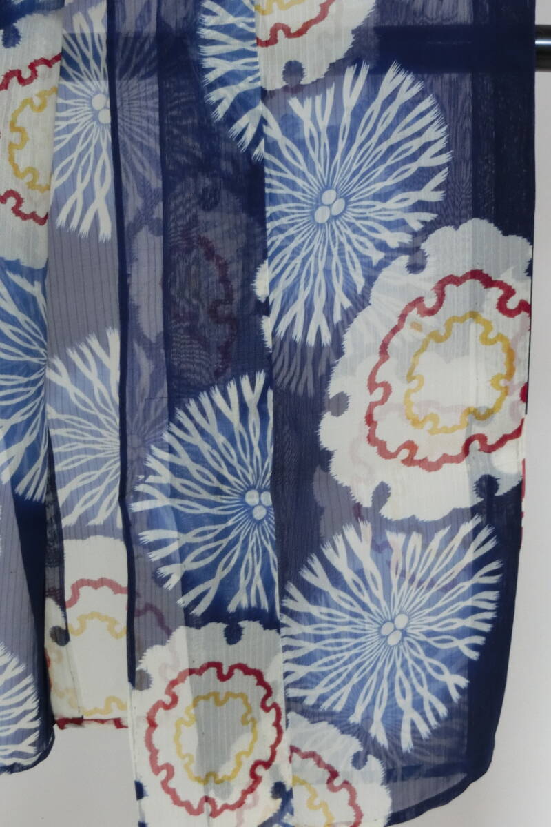 【Q1401】Ｃアンティークお仕立て上がり正絹粋紗の着物 藍色地に花柄の画像5