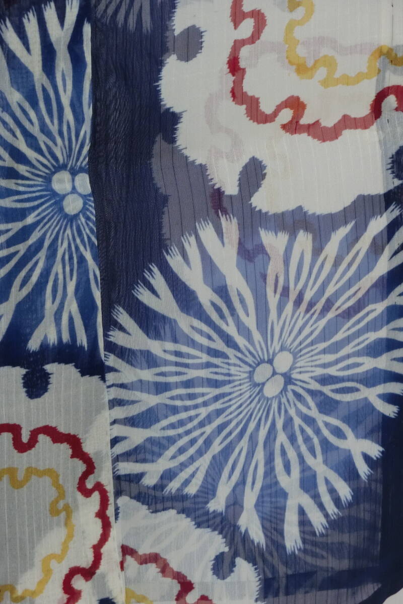 【Q1401】Ｃアンティークお仕立て上がり正絹粋紗の着物 藍色地に花柄の画像7