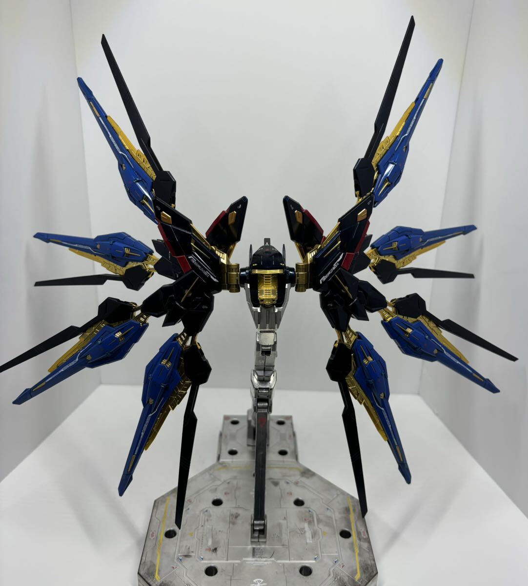  конечный продукт MGEX Strike freedom Gundam 