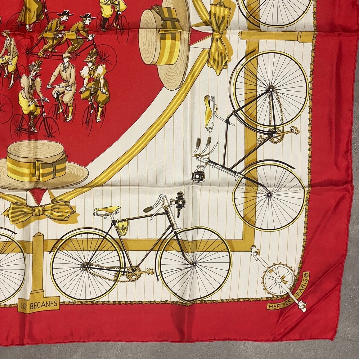 1479　HERMES エルメス スカーフ カレ90 ラ・バカンス 自転車　赤　箱付き シルク