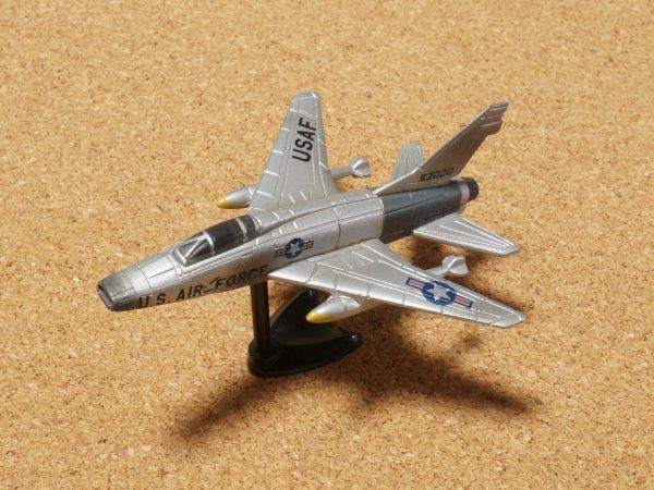 ノースアメリカン　F-100D スーパーセイバー　チョコエッグ　戦闘機シリーズ第１弾　17_画像1