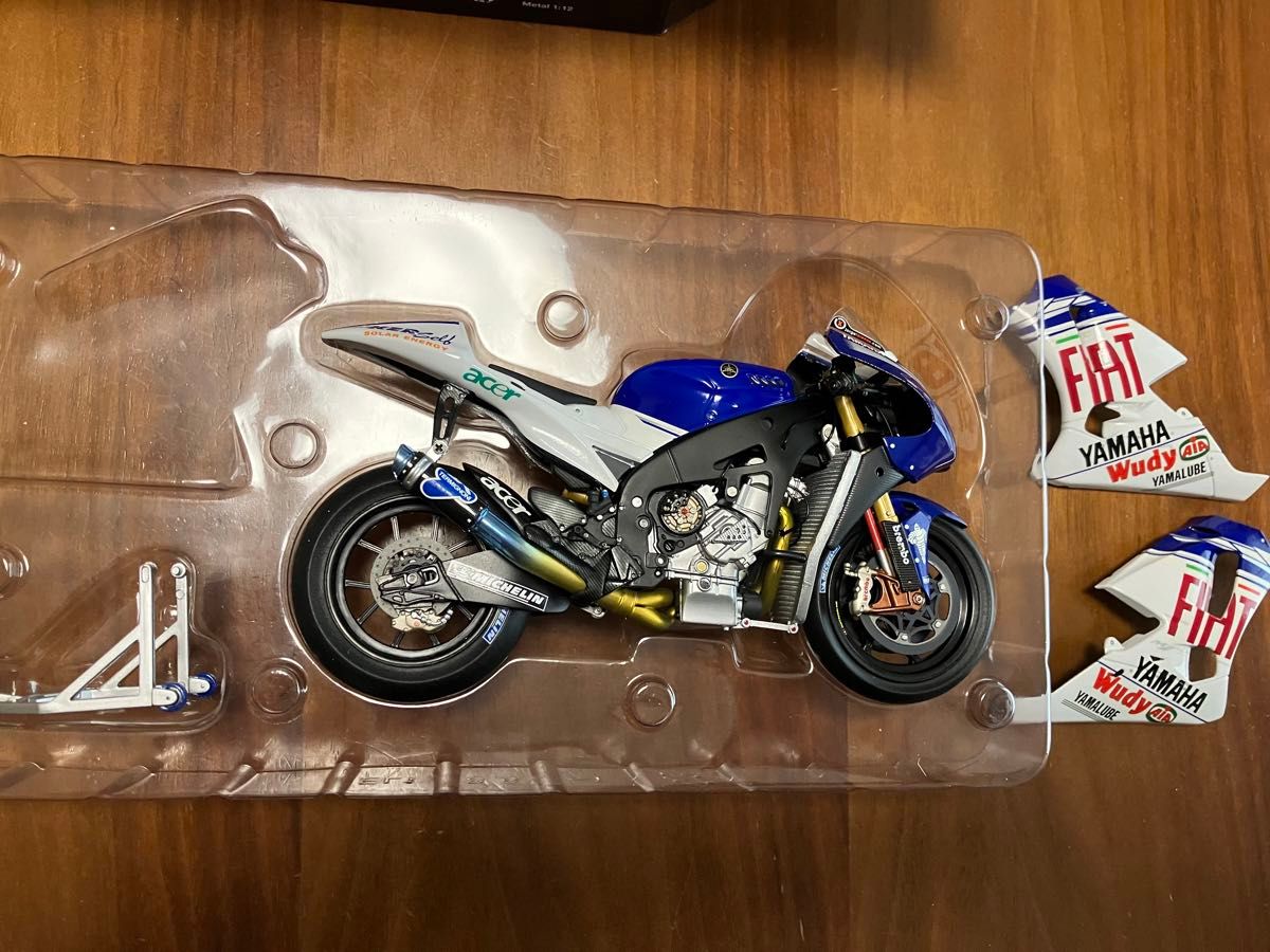 ミニチャンプス1/12モトGP ヤマハYZR-M1 NO.48 FIATヤマハ2008 ホルへ　ロレンソ　中古品(外箱補修有り)