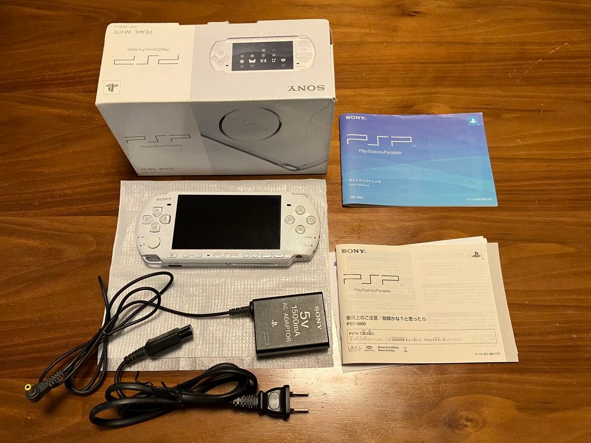PSP3000本体ホワイト、外箱、説明書、充電器　付き　ジャンク品
