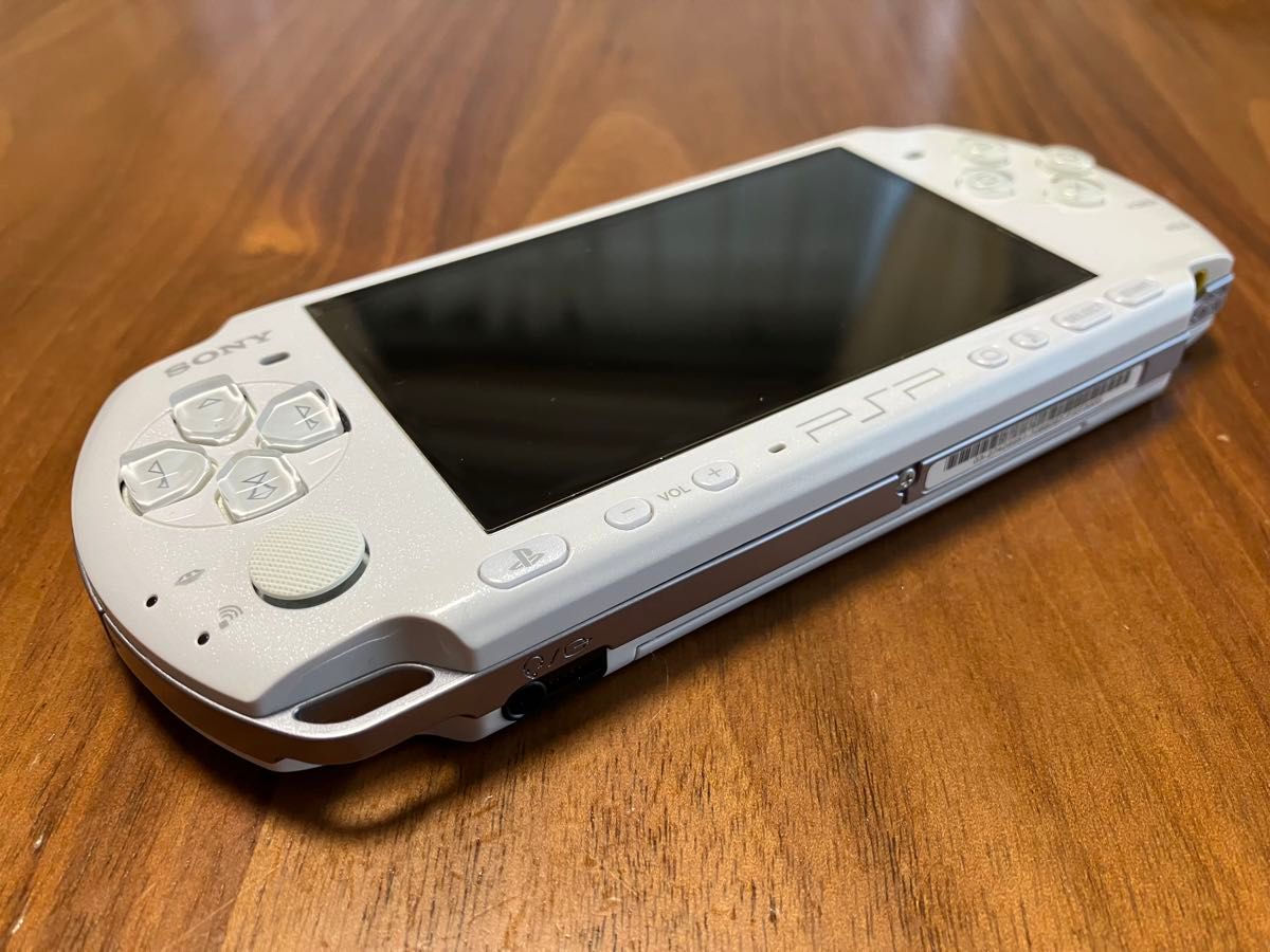 PSP3000本体ホワイト、外箱、説明書、充電器　付き　ジャンク品