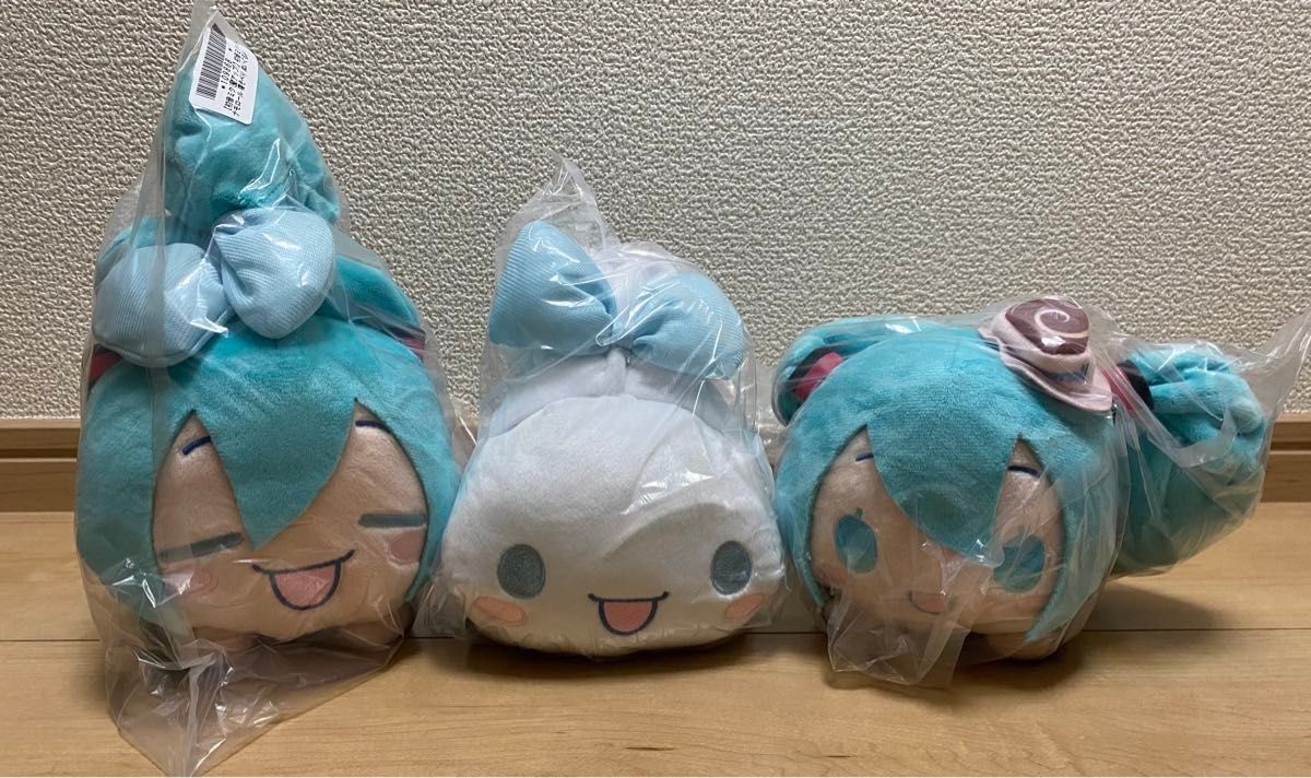 新品　初音ミク　シナモロール　コラボ　ぬいぐるみ　全3種　寝そべりぬいぐるみ サンリオ