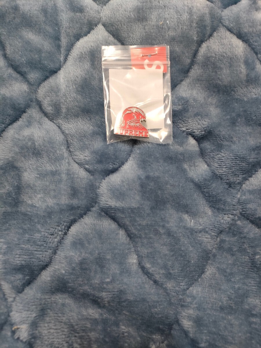 【新品】 SUPREME シュプリーム WAVE PIN ピン 小物 Accessory アクセサリー RED レッド 24SS 新品未使用_画像2