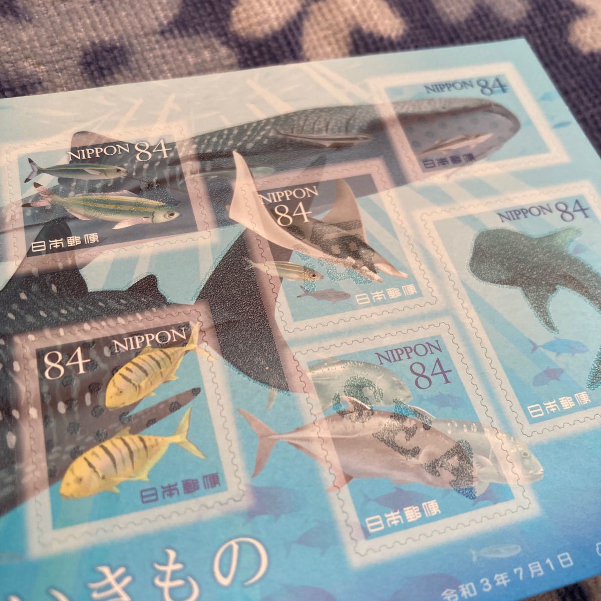 切手 海のいきものシリーズ 第5集 ジンベイザメ サンドエフェクト加工 [令和3年7月1日] 84円×10枚 即決 複数あり ☆1 送料63円_画像3