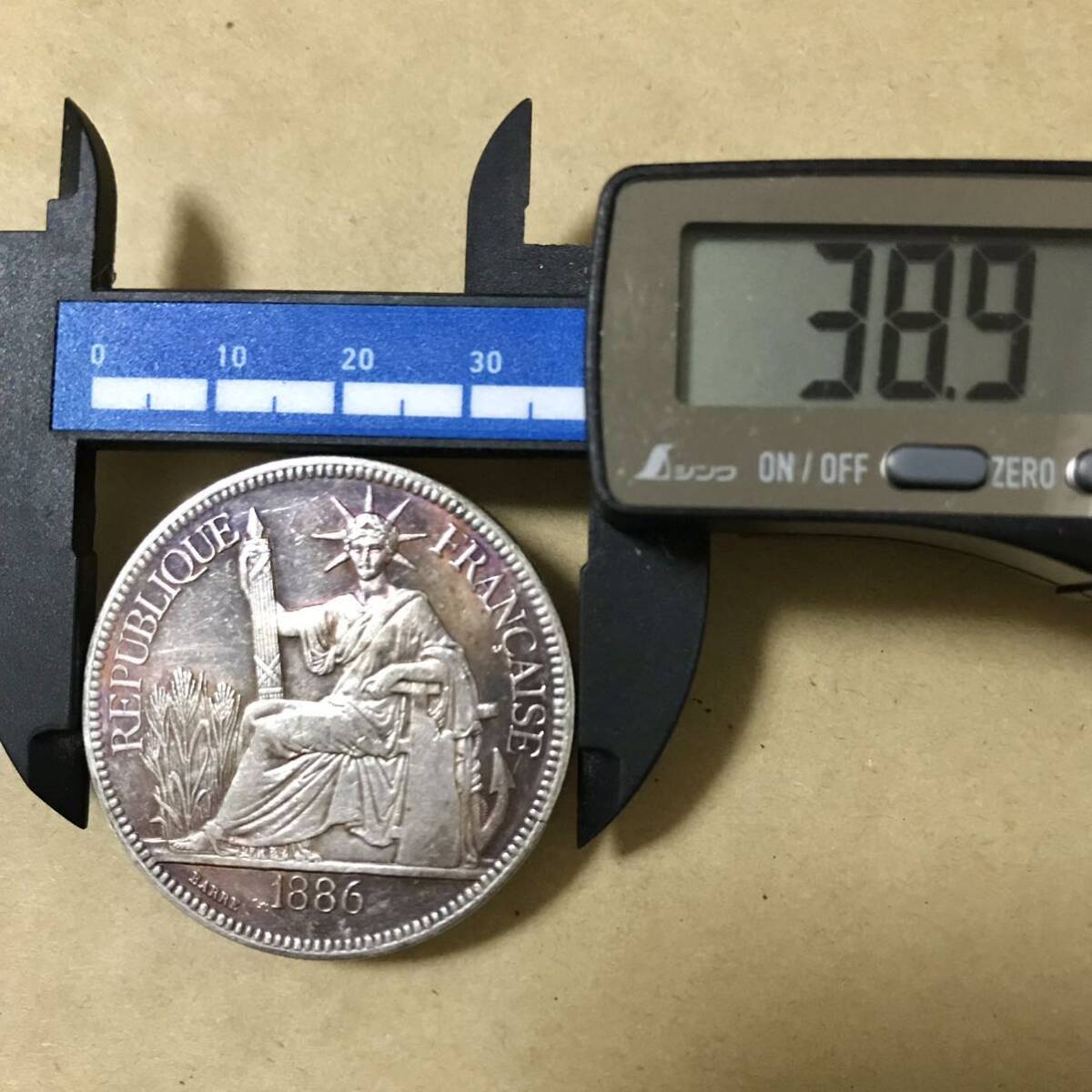 銀貨 1886年 フランス貿易銀 仏領インドシナ ピアストル銀貨 硬貨 古銭 コイン 一円銀貨 貿易銀の画像3