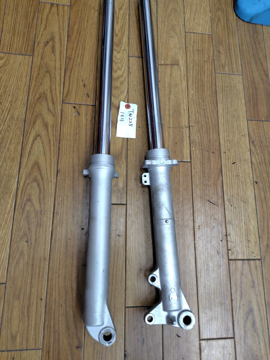TW200 225. front fork used 