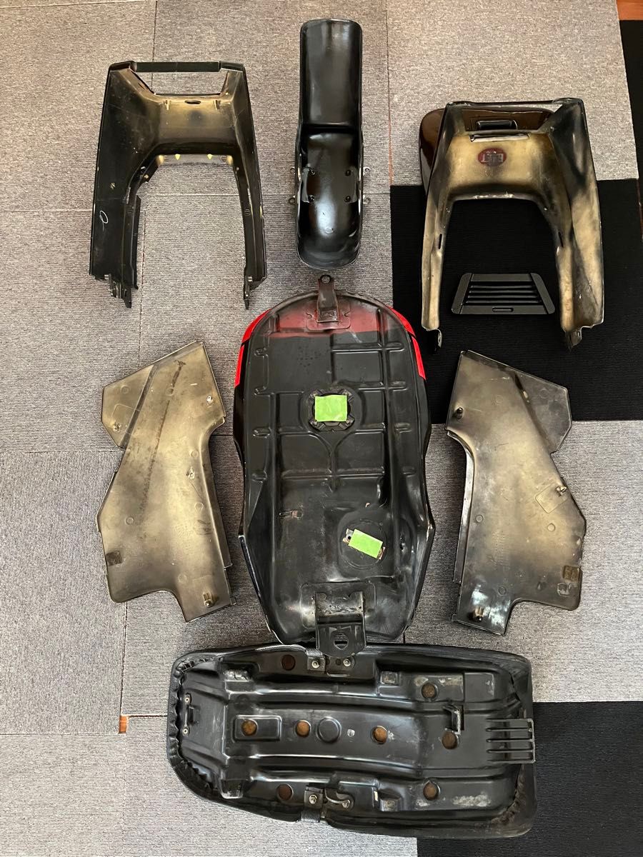 CBR400F 2型 赤黒 外装 外装セット フェンダー タンク サイド CBR400F 2型 赤黒 外装 外装セット フェンダー タンク サイド
