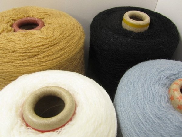 毛糸・ウール混・4色セット 1.3kg S-158の画像2