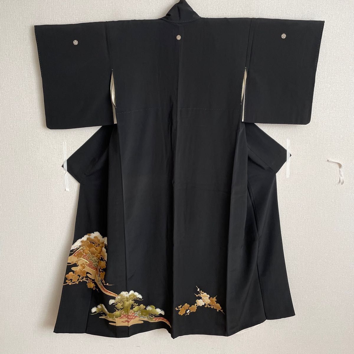 No 373 セミアンティーク黒留袖 着物単品 比翼も着物 松に梅 No 373 セミアンティーク黒留袖 着物単品 比翼も着物 松に梅