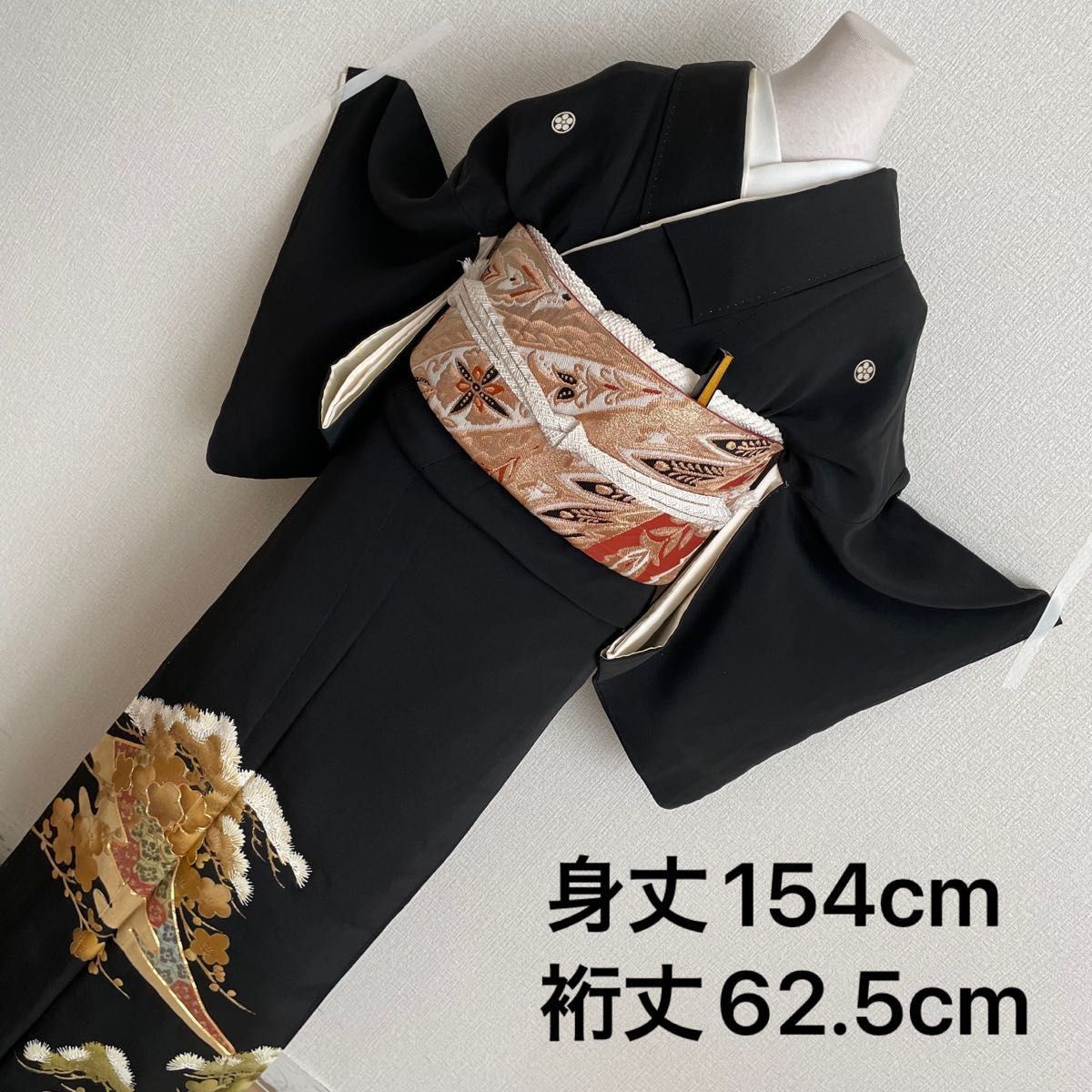 No 373 セミアンティーク黒留袖 着物単品 比翼も着物 松に梅 No 373 セミアンティーク黒留袖 着物単品 比翼も着物 松に梅