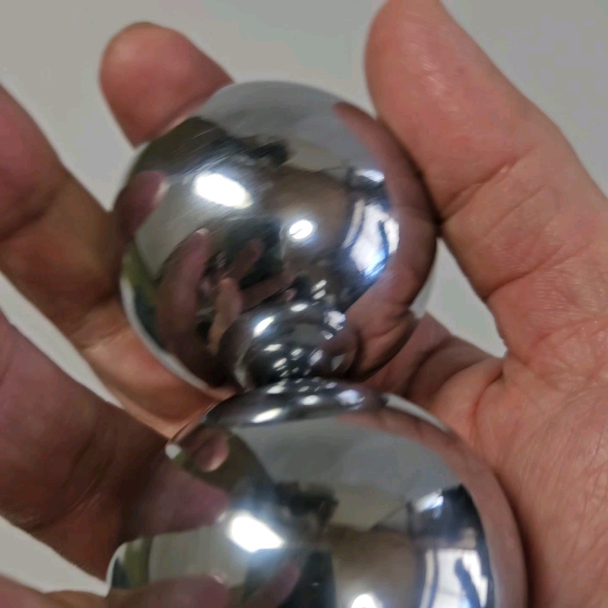 健身球　Health ball　蓬池牌古董健身球　鉄球（けんしんきゅう、中国語: 保定健身球）各直径45mm,重さ189g。