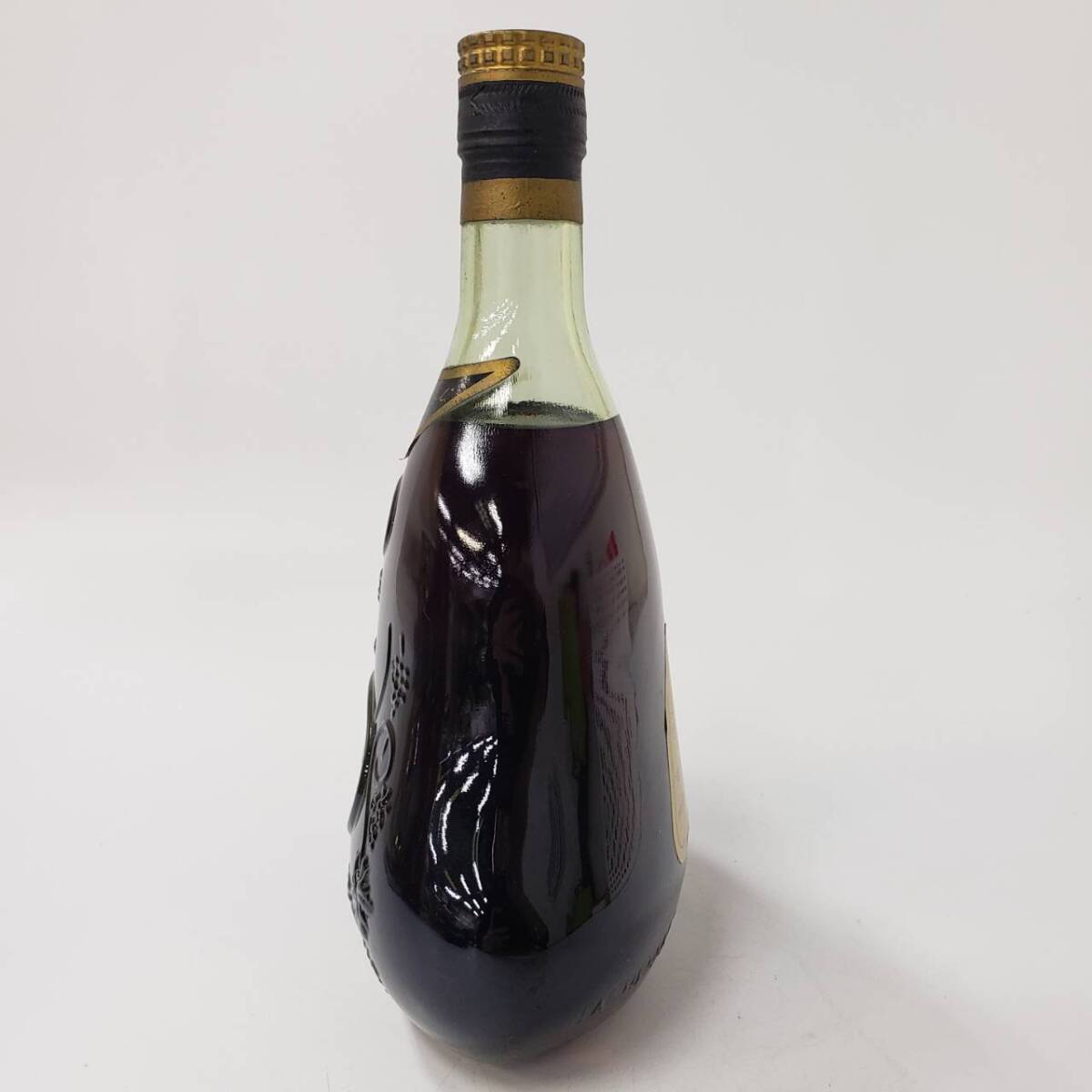 M28306(061)-522/WM18000　酒　Hennessy X.O COGNAC ヘネシー コニャック ブランデー グリーンボトル ゴールドキャップ 700ml_画像2