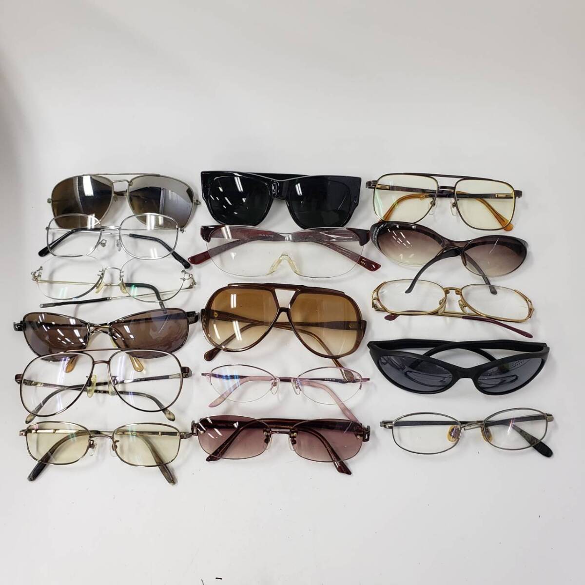 M061(3300)-584 sunglasses glasses large amount summarize gross weight : approximately 3.3. condition sama .