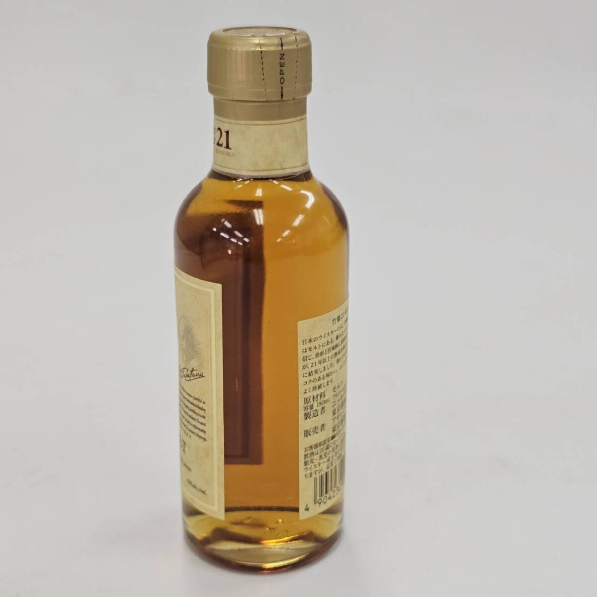 E28193(061)-639/MS13000【千葉県内のみ発送】酒　竹鶴21年　NIKKA WHISKY　PURE MALT　ニッカウイスキー　43%　180ml　_画像2