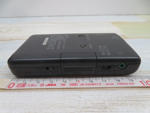 ★SONY SRF-M902V ポケットラジオ FM/AM ソニー 片耳イヤホン/電池付き 動作品 94711★！！_画像6