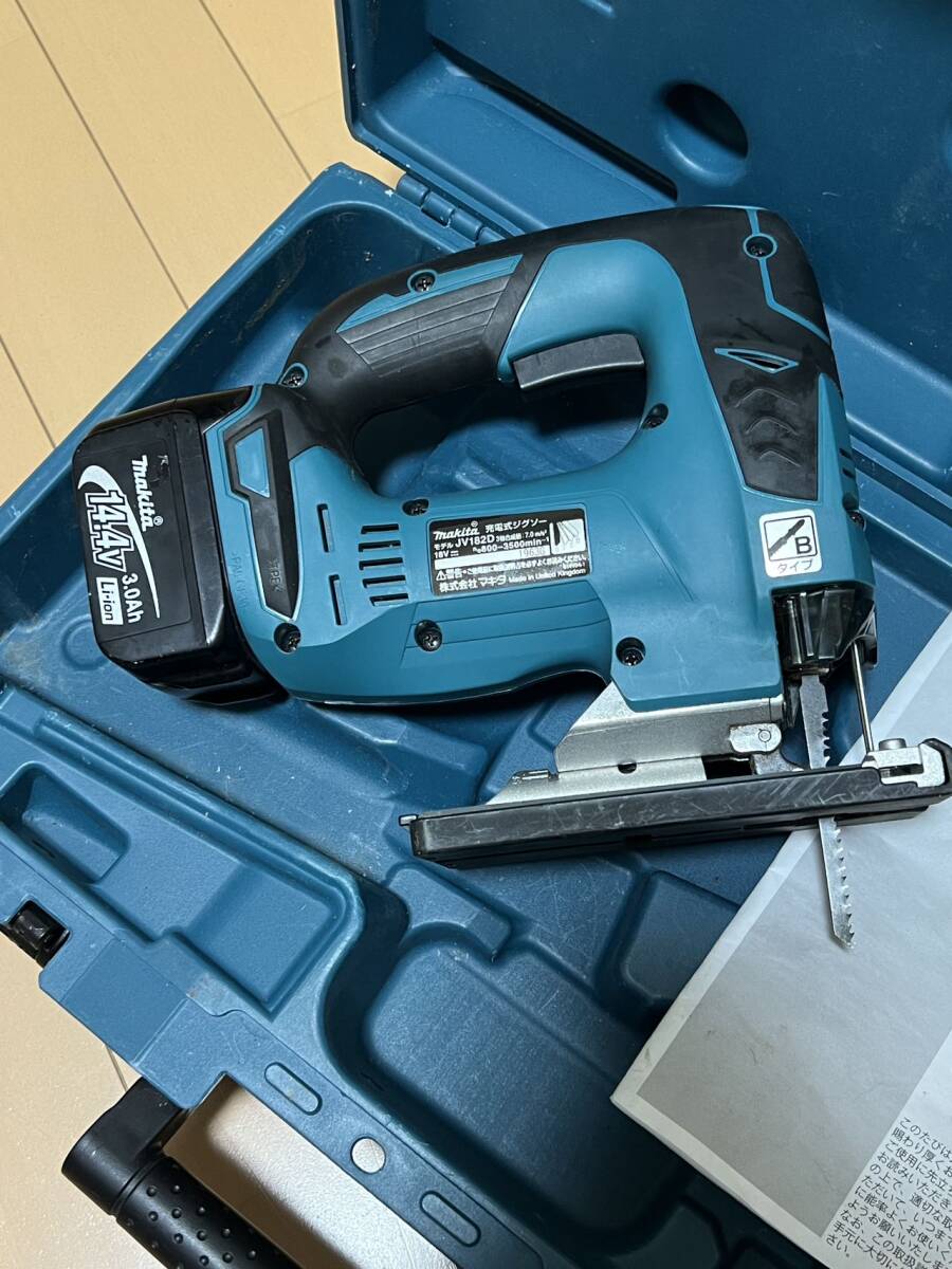 中古美品 makita マキタ 充電式ジグソー JV142D 14.4V対応 バッテリー、ケース付き_画像3