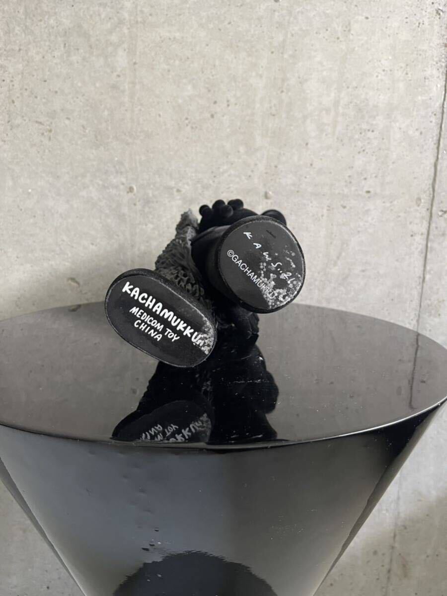 KAWS KACHAMUKKU Vinyl Figure Black colorway カウズ KAWS KACHAMUKKU Vinyl Figure Black colorway カウズ